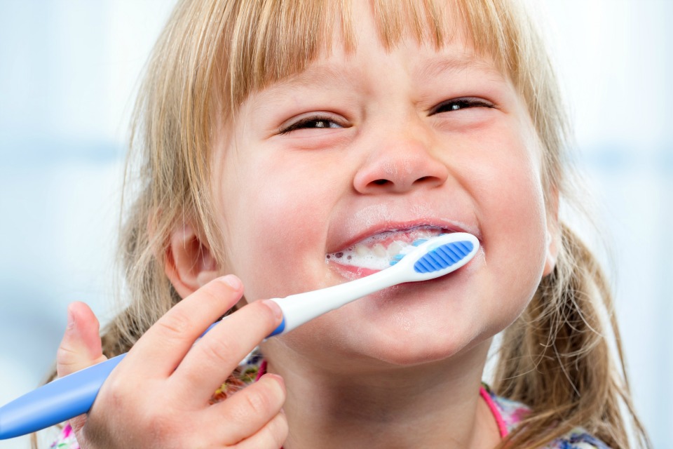 مراقبت از طول عمر دندان‌ ها در دوران کودکی