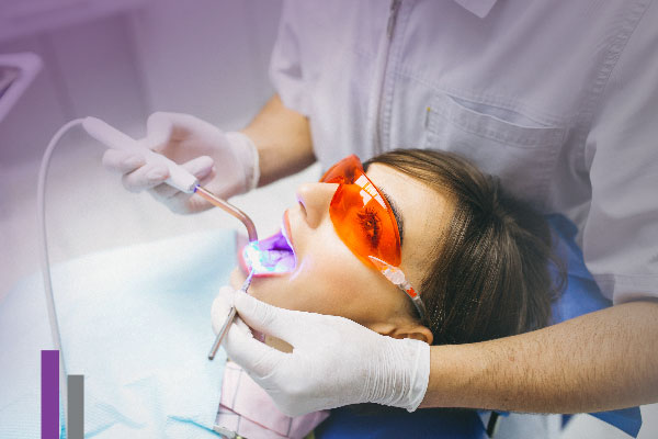 معرفی متخصصان برتر بلیچینگ دندان در سال 1402 به انتخاب هروی دنتال 4 بلیچینگ دندان