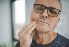 ارتباط دردهای فک و دندان با مشکلات گردن و ستون فقرات